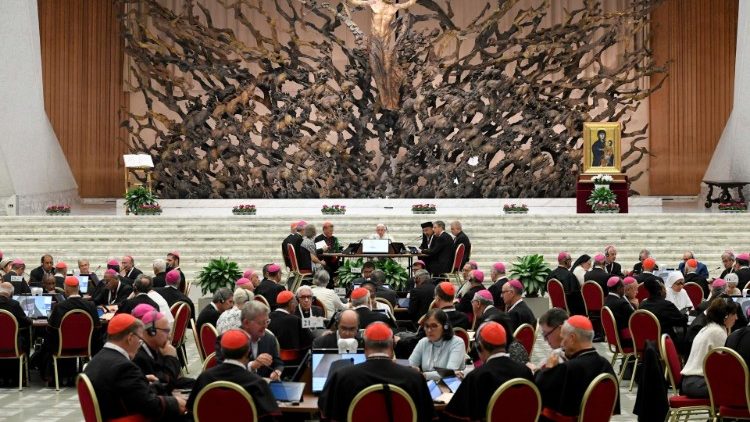 La prima congregazione del Sinodo in Aula Paolo VI