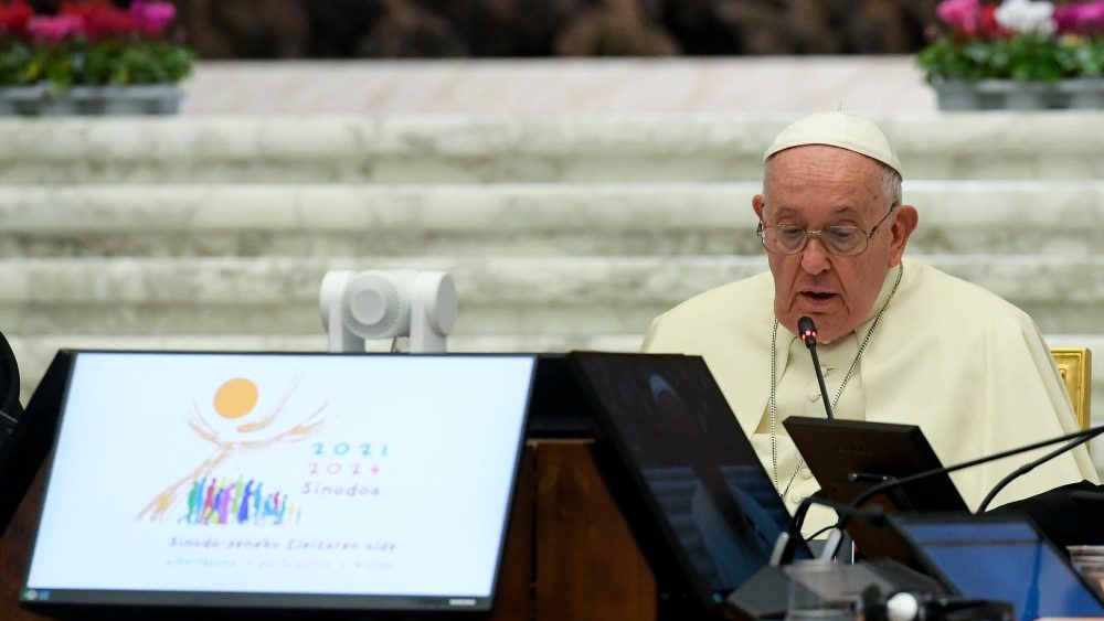 Papa Francisc în Aula Paul al VI-lea, din Vatican, miercuri, 4 octombrie 2023, la întâlnirea cu participantele la Adunarea Plenară a Uniunii Internaționale a Superioarelor Generale
