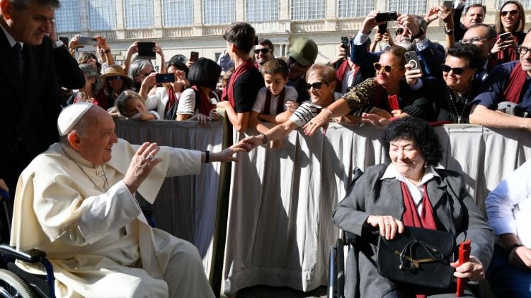 Audiencia a los miembros de la Confraternidad de la "Mare de Déu" de Montserrat, España. (Vatican Media)