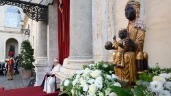 البابا فرنسيس يستقبل أخوية سيدة مونتسيرات بمناسبة المئوية الثامنة لتأسيسها 