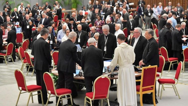 Assembleia sinodal reunida para os trabalhos da Quarta Congregao Geral