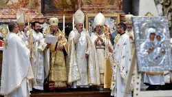 Hétfő reggeli szentmise bizánci rítus szerint a szinóduson a Szent Péter bazilikában