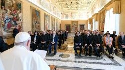 Il Papa parla alle famiglie dei religiosi scalabriniani