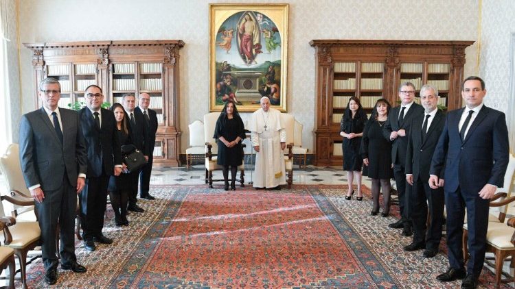 Audiencia del Papa con la presidenta de Perú Dina Boluarte Zegarra y su séquito