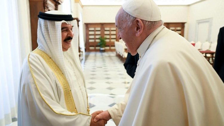 O encontro entre o Papa e o rei do Bahrein, Hamad bin Isa Al Khalifa