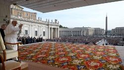 Mii de romani și pelerini au luat parte la audiența generală a papei Francisc din 18 octombrie 2023 în Piața San Pietro.