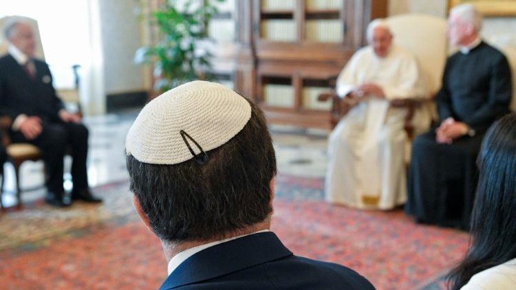 Papa com delegação do Congresso Judaico Mundial 