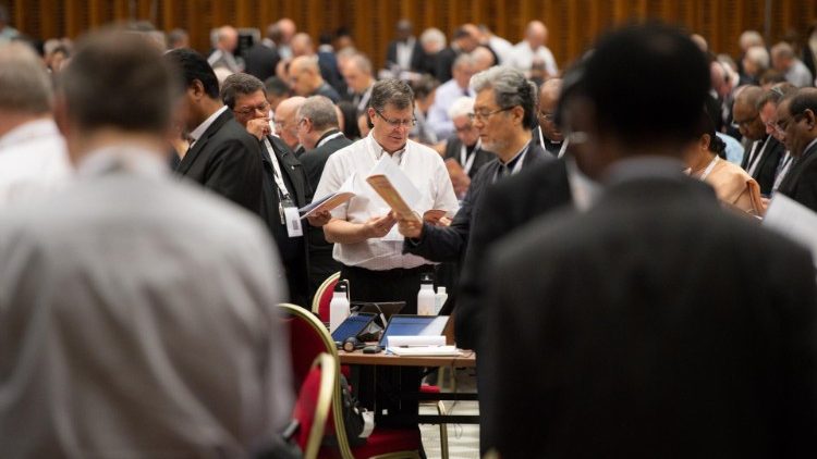 I partecipanti al Sinodo in preghiera