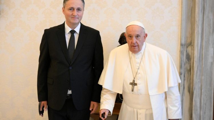 Denis Bećirović s pápežom Františkom