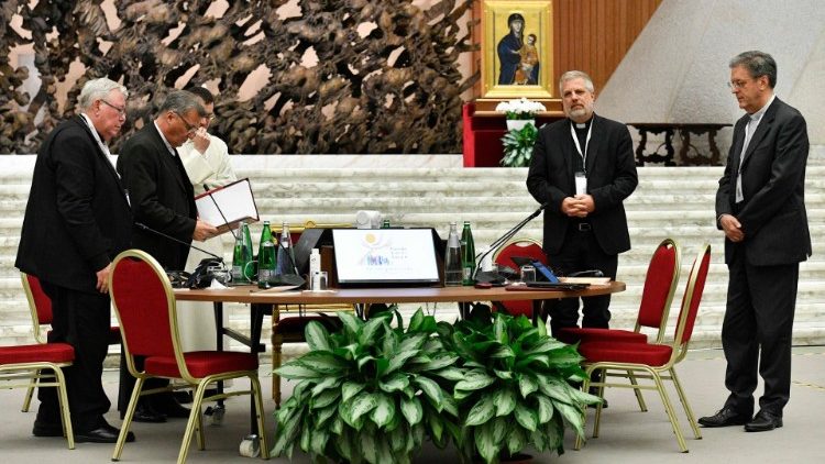 Dans la salle Paul VI, le 27 octobre