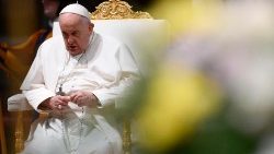 Franziskus bei einem Friedensgebet im Petersdom Ende Oktober 2023