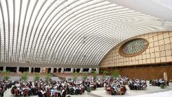 I lavori del Sinodo sulla siondalità nell'Aula Paolo VI in Vaticano