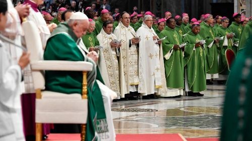 Concluye asamblea sinodal: El Papa advierte de idolatrías y afán de controlar a Dios