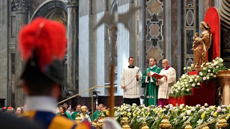 povodom završetka prve sesije XVI. redovne opće skupštine Biskupske sinode papa Franjo predvodio je svetu misu