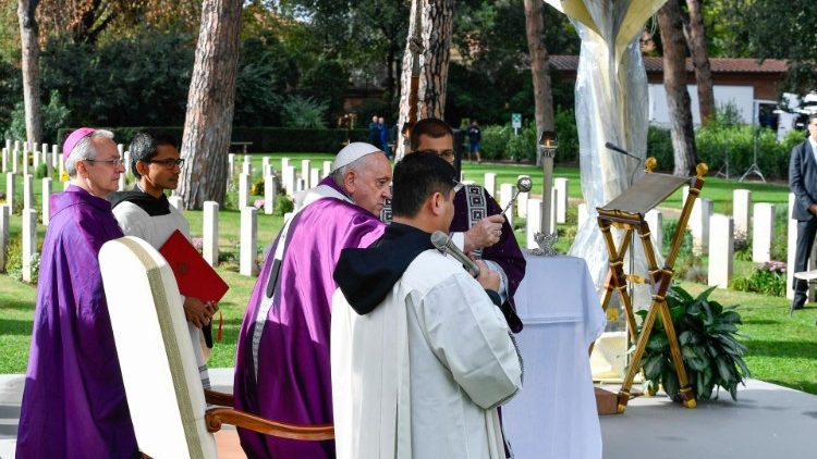 Ajuda à Igreja que Sofre: apoio a cristãos armênios que fogem de guerra  esquecida - Vatican News