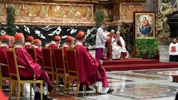 البابا يترأس القداس الإلهي عن راحة نفس البابا بندكتس السادس عشر والكرادلة والأساقفة الذين توفّوا خلال العام الفائت