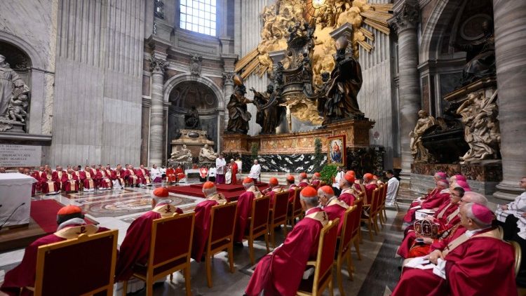 Kardinali i biskupi koncelebranti