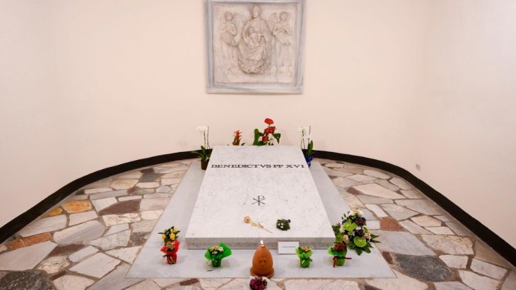 Benedikts Grab in den Vatikanischen Grotten