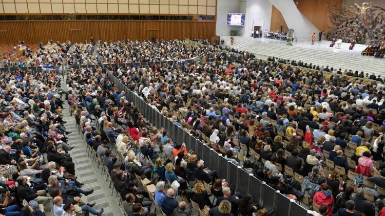 Cerca de cuatro mil personas presentes en el encuentro con el Papa