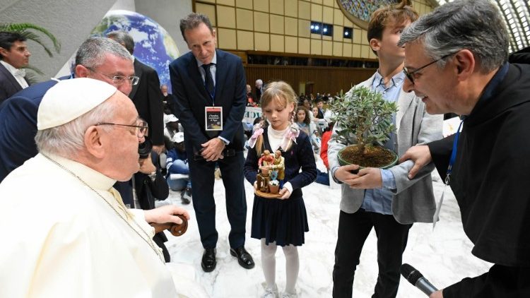 Zajednički susret pape Franje s djecom iz Italije i svijeta u Dvorani Pavla VI. u studenom 2023. godine