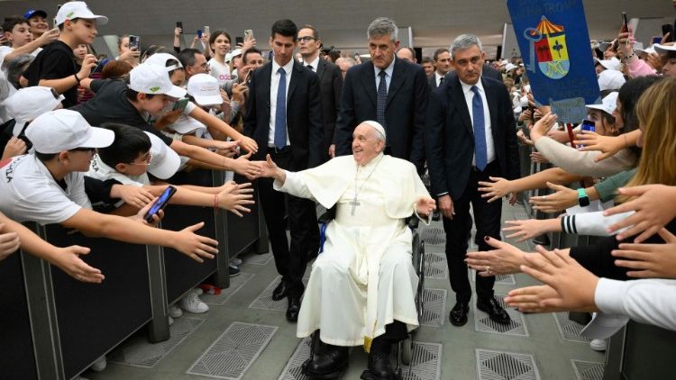 Papa Francisco e as crianças na Sala Paulo VI (6 de novembro de 2023)