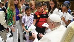 Francesco durante la manifestazione  "I Bambini incontrano il Papa" dello scorso anno