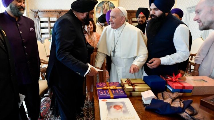教宗接見阿聯酋的一個錫克教代表團