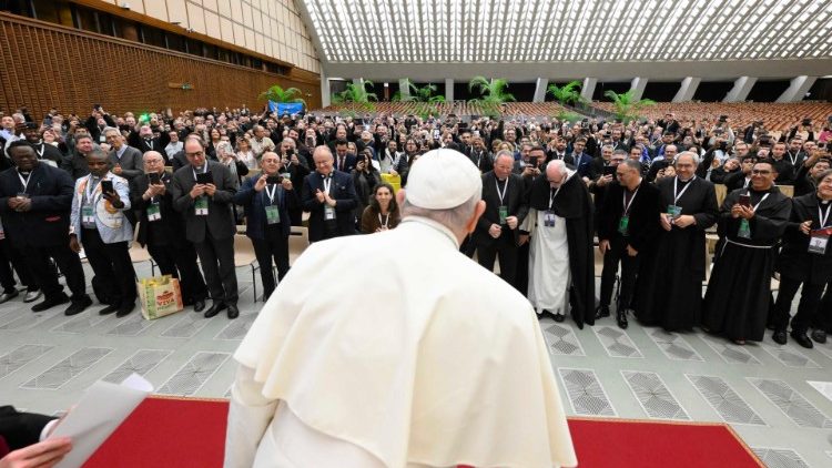 Papa Francisco durante a audiência com os participantes do Encontro Internacional de Reitores e Colaboradores dos Santuários