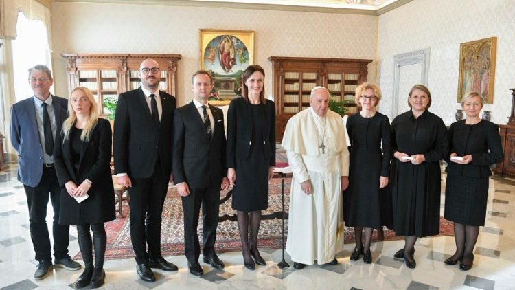 Lietuvas valdības pārstāvji tiekas ar pāvestu