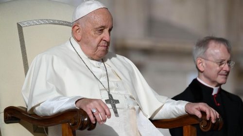 Papa ao recordar guerras no mundo: dedicar tempo no dia para rezar pela paz