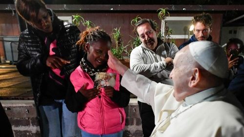 Papst besucht erneut Pfarrei in römischem Problemviertel 