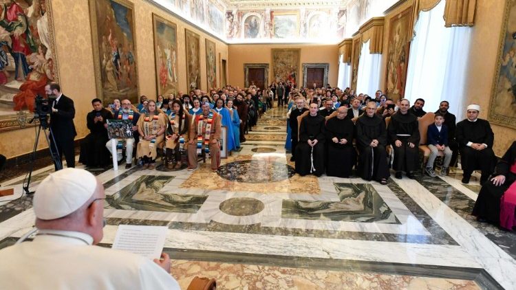 Papa Franjo s članovima Papinske marijanske akademije