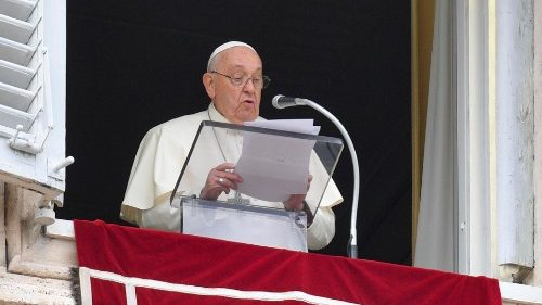 Pope at Angelus: Put your trust in God and talents to work