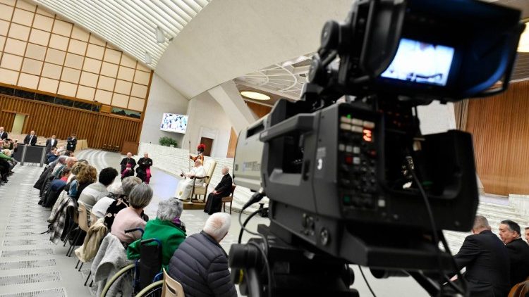 Papst Franziskus trifft die Mitglieder der Gemeinschaft Romena und der Nain-Gruppe im Vatikan