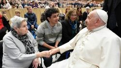 Papst Franziskus trifft Mitglieder der Gemeinschaft Romena (Arezzo), und der Nain-Gruppe