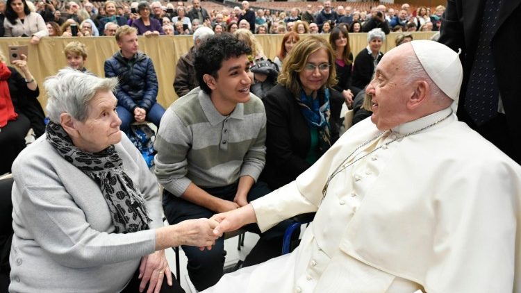 教宗接见罗梅纳友爱之家及纳因团体的成员
