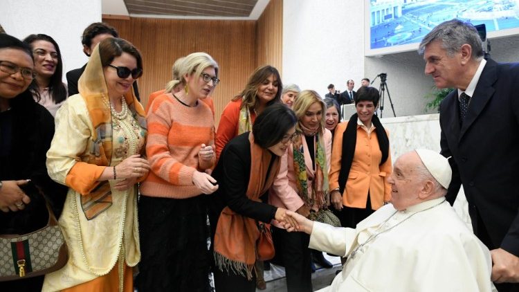 Le ambasciatrici salutano il Papa