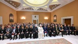 Popiežius su seminaro „Sveikatos apaugos administravimo etika“ dalyviais