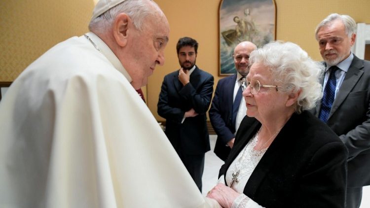Papež s paní Roselyne Hamelovou