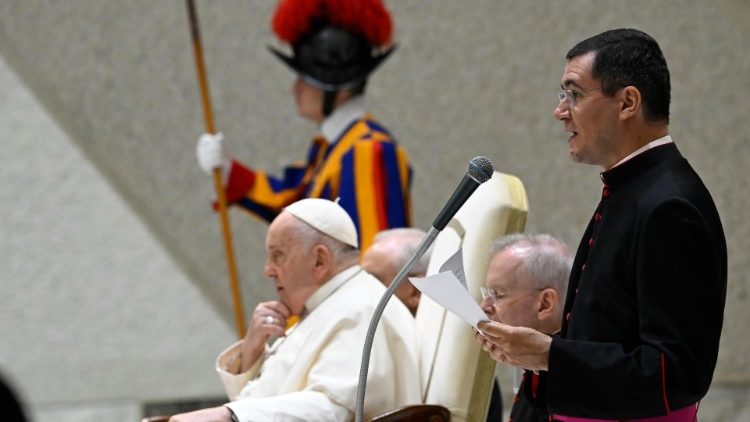 Die Katechese des Papstes wurde von einem Mitarbeiter im Staatssekretariat verlesen