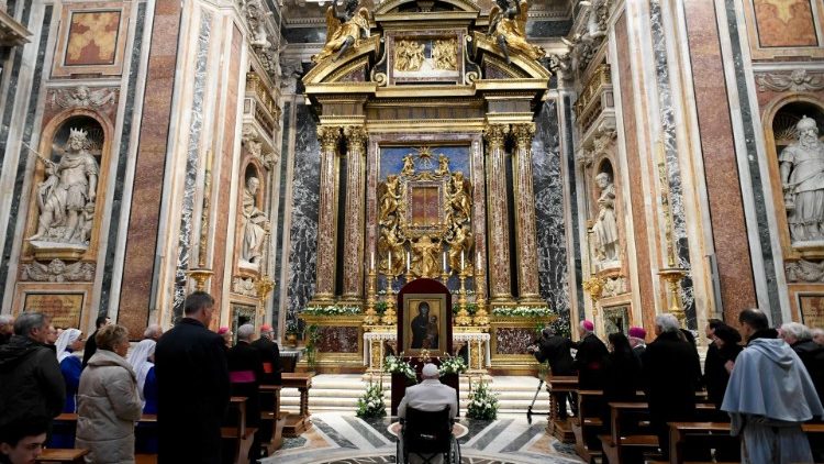 Papa Francisko ana ibada ya pekee kwa Bikira Maria