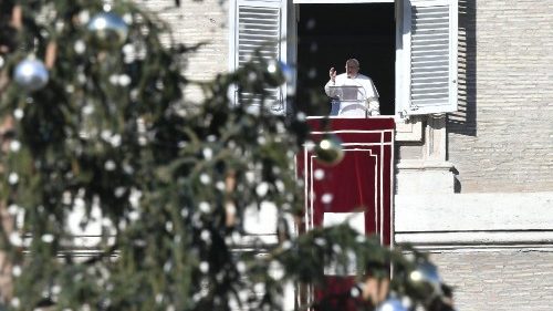 Il Papa: sobrietà e silenzio sui social e media, essenza della vita cristiana