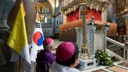 대한민국-교황청 수교 60주년 기념 미사에서 강론하는 파롤린 추기경 
