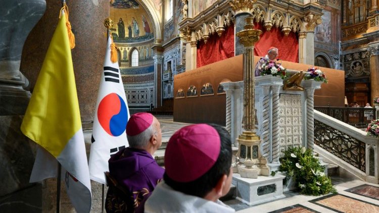대한민국-교황청 수교 60주년 기념 미사에서 강론하는 파롤린 추기경 