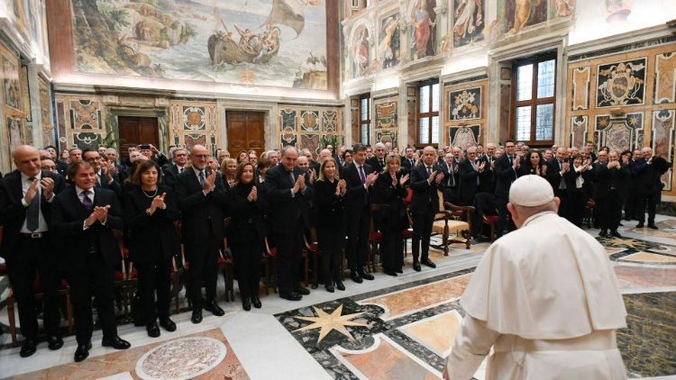 Papst Franziskus empfängt italienische Präfekten