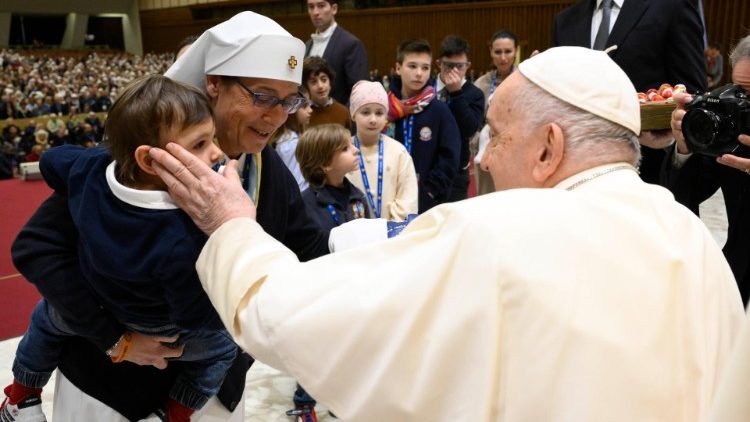 البابا فرنسيس يستقبل الاتحاد الوطني الإيطالي لنقل المرضى إلى لورد والمزارات الدولية