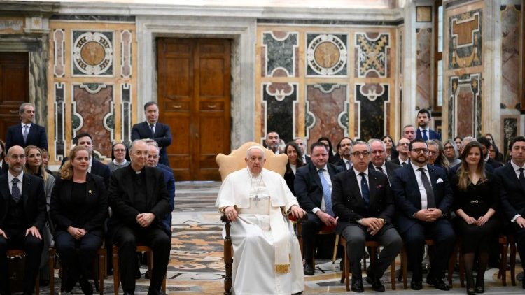El Papa y los organizadores del “Concierto de Navidad con los pobres”