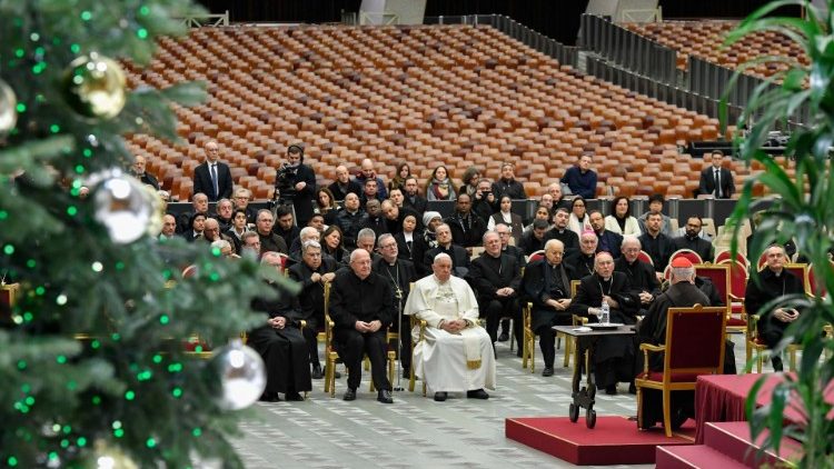 Papa Francisco e membros da Cúria Romana durante a pregação