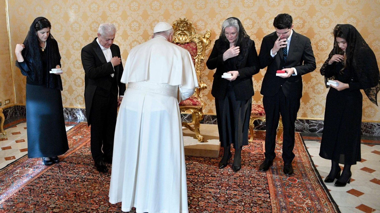 Pertemuan Paus pada hari Jumat, 15 Desember
