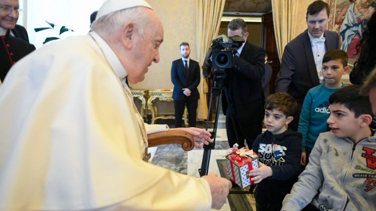 El Papa con los chicos de la Acción Católica italiana